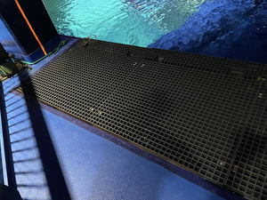 Nouvelle grille de passerelle industrielle antidérapante en fibre de verre (FRP) haute résistance pour applications en environnements lavés à l'acide en aquaculture - Product Image 4