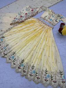 Lehenga Choli de créateur doré avec veste en or pur Dupatta Vêtements traditionnels d'inspiration occidentale pour les mariages et les fêtes - Product Image 5