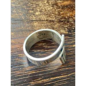 Anillo Ajustable Raymond Begay con Incrustaciones de Ópalo y Oro Rosa/Plata, Talla 10, Regalo para Él, Piedras Preciosas Naturales, Chapado en Dos Tonos - Product Image 5