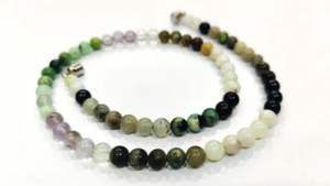 Collier de perles lisses rondes de 6mm avec fermoir magnétique Choisissez la conception et la longueur - Product Image 3