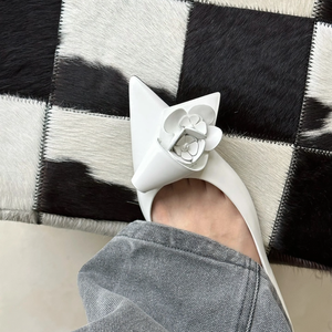 Dernières Tendances : Escarpins Élégants à Nœud Papillon pour Femme – Chaussures à Talons Bas de Qualité Supérieure avec Détails Floraux – Chaussures Habillées à Talon Moyen Tendance - Product Image 1