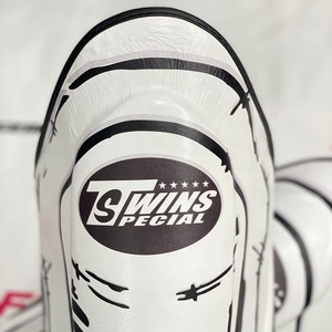 Protège-tibias de boxe et de Muay Thai personnalisés entièrement imprimés pour la vente en gros, équipement d'entraînement professionnel de kickboxing en cuir véritable - Product Image 2