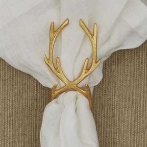 Ronds de serviette en laiton martelé rustiques qui ajoutent une touche artisanale aux tables à manger de style fermier et aux réunions décontractées - Product Image 1