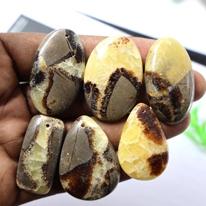Lote de cabujón de piedras preciosas sueltas septarianas amarillas naturales, pulido a mano, cuarzo pulido a mano, parte posterior plana, lote suave al por mayor - Product Image 1