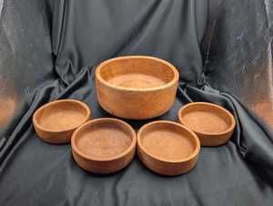 Bol en bois élégant |   Belle forme incurvée en bois naturel et poli, idéale pour la décoration rustique, le style de table et le service - Product Image 2