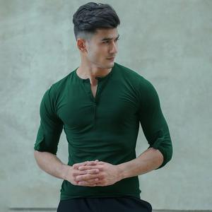 เสื้อยืดออกกำลังกายผู้ชาย คอกลม ทรงเข้ารูป ระบายเหงื่อ เหมาะสำหรับฟิตเนส วิ่ง และเล่นกีฬา - Product Image 6