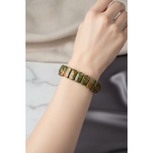 Pulsera de piedra natural de unakita con corte ancho - Product Image 5