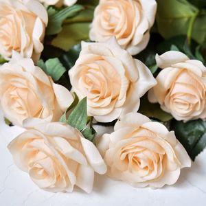 5つの茎のパックリアルタッチアプリコットローズシルク造花花びら新鮮なバラのように感じて見える結婚式のブライダルの家の装飾