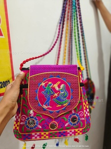 Bolso lateral colorido bohemio bordado, regalo de devolución, regalo para ella, regalo de Ganpati, bolso de mano, regalo de Ganpati, regalo de Diwali. - Product Image 4