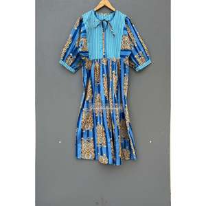 Vestido midi de algodón con estampado de tigre a rayas azules y silueta holgada - Product Image 2