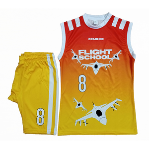 Ensemble d'uniformes de football pour hommes personnalisés de haute qualité 7 sur 7 respirant avec numéros de nom d'équipe et options de taille pour vêtements de sport - Product Image 1