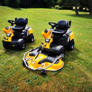 Tondeuse à gazon et balayeuse à neige Stiga Park Pro 900AWX avec moteur et autres équipements inclus, à vendre en Europe et aux États-Unis - Product Image 1