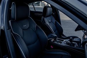 2023 CT5-V Black Wing, transmisión manual de 6 velocidades, motor V8 supercargado de 668 hp - Product Image 4