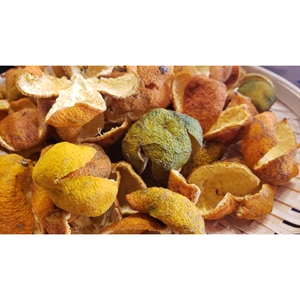Écorces de mandarine séchées pour la fabrication traditionnelle de Chen Pi, matière première naturelle à base de plantes du Vietnam, produits à base de plantes vietnamiens pour les tisanes - Product Image 2