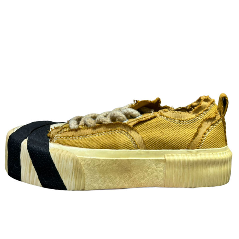 สีเหลือง