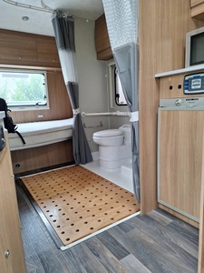 Autocaravana Accesible para Sillas de Ruedas, RV Adaptada para Personas con Discapacidad con Elevador y Rampa - Product Image 4