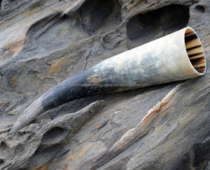 Jarra de cuerno para beber pulida hecha a mano, artesanía natural única para entusiastas de la cerveza y el hidromiel - Product Image 3