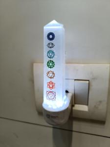 โคมไฟกลางคืน Selenite เจ็ดจักระเรกิบําบัดวาสตูแก้ไขบ้านอุ่นลบพลังงานกําจัดงานฝีมือหินกึ่งมีค่า - Product Image 6