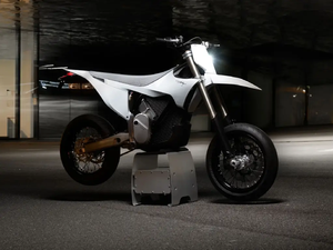 NOUVEAU FIRST STARK-VARG SM SUPER MOTO 2024 2025 2026 PRÊT À ÊTRE EXPÉDIÉ AVEC PERMISE DE CONDUITE SUR ROUTE - Product Image 3