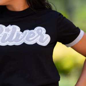 Camiseta negra 'plateada' para mujer griega, Camiseta de algodón suave con letras de parche de chenilla, camiseta de estilo de moda informal inspirada en la Hermandad - Product Image 3