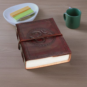 Cuaderno de Cuero Rústico Vintage A5 Personalizable y Reutilizable, Cosido a Mano, con Cubierta de Papel de Algodón Natural Hecho a Mano - Product Image 3