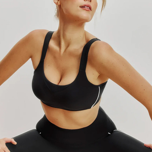 Ensemble de sport 2 pièces pour femme : Haut de sport léger à dos croisé et short taille haute de yoga, couleur unie - Product Image 4
