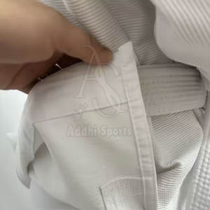 Combinaison de karaté en coton durable pour enfants avec entraînement à la ceinture et équipement de pratique d'arts martiaux pour enfants - Product Image 5