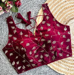 Blouse moderne avec des motifs en valmoti et des sequins, col en V avec des fils, manches de 10 pouces à l'intérieur, motif ouvert au dos - Product Image 5