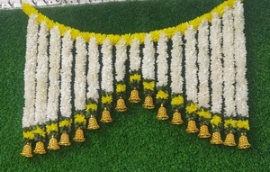 Tissu jasmin avec feuilles vertes et cloche Toran pour décoration d'entrée décoratif élégant Bandarwar pour la décoration du sud de l'Inde - Product Image 4