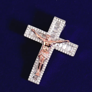 Colgante de Cruz Iced Out para Hombre con Figura de Jesús en Oro Rosa y Moissanita, Estilo Joyería de Lujo Hip Hop Bañada en Rodio - Product Image 1