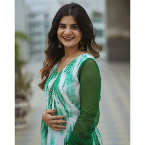 Ensemble de costume formel Uma Green avec décoration boutonnée - Product Image 2