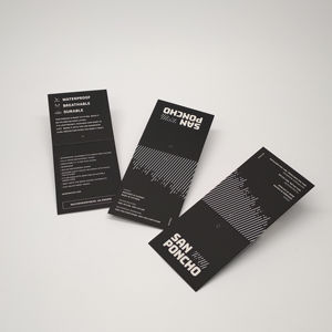 Etiqueta colgante de tacto suave con impresión UV, a prueba de huellas dactilares, resistente a los arañazos, sensación de terciopelo, acabado mate, etiqueta oscilante para ropa - Product Image 1