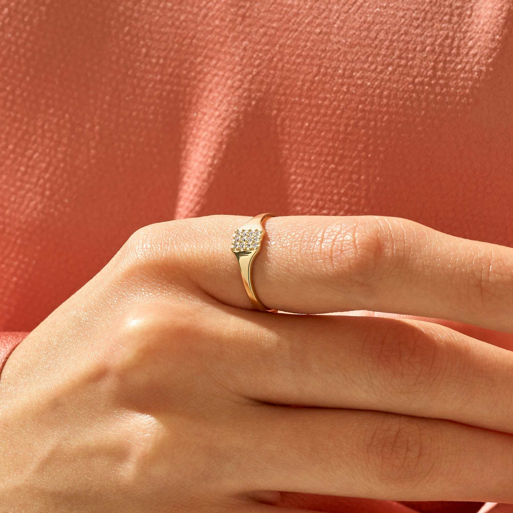 สีเหลืองทอง