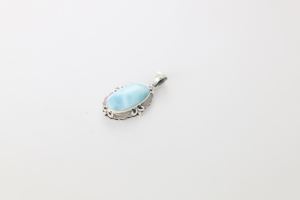 Colgante de Plata de Ley 925 Natural de Alta Calidad con Engaste de Bisel Moderno, Larimar de Forma Ovalada con Corte Cabujón, Diseño Elegante para Regalo - Product Image 2