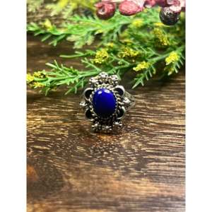 Bague Romantique en Platine Freda Martinez avec Lapis Lazuli Taille Princesse et Monture en Argent Sterling, Taille 8, Idéale au Quotidien - Product Image 1