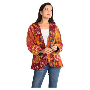 Chaqueta Kantha de algodón vintage hecha a mano para mujer, ligera, reversible, estilo bohemio, ecológica, ética, acolchada, estampada para invierno - Product Image 2