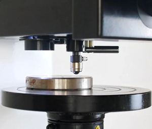 Durómetro Automático de Tipo Torreta con Pantalla Táctil RSE, Micro Ocular con Pantalla de Conteo de Dureza Vickers - Product Image 2