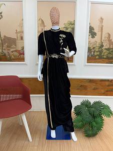 ชุดส่าหรีปักลายดีไซเนอร์ขายดี ความยาวคลุมพื้น พร้อมเสื้อและกระโปรงเข้าชุด สไตล์บอลลีวูด สำหรับงานแต่งงาน งานเลี้ยงฉลองสมรส จากโรงงาน - Product Image 4