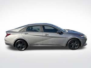 Hyundai Elantra SEL FWD 2022 incroyablement parfaite avec faible kilométrage en stock, offerte à un prix fantastique - Product Image 5