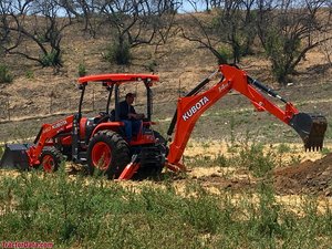 Tracteur KUBOTA M62 TLB LOADER BACKHOE d'occasion en bon état, offres spéciales, tracteur de 62 ch - Product Image 4