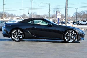 Lexus LC 500 Cabriolet 2021 en excellent état, environ 5 600 milles, moteur V8 de 5,0 litres, non modifié - Product Image 3