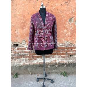 Vente en gros de vestes Kantha matelassées d'hiver de style vintage, manteau long en coton indien brodé à la main, veste unisexe de bohème - Product Image 5