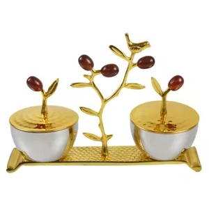 Belle coupelle à dattes en métal avec finition texturée, idéale pour les maisons de prestige à la recherche d'accessoires de table attrayants - Product Image 3