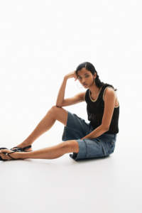 Pantalones cortos de mezclilla lavados con ácido de algodón de Color azul con estilo a la moda para mujeres pantalones cortos de mezclilla con múltiples bolsillos personalizados - Product Image 2