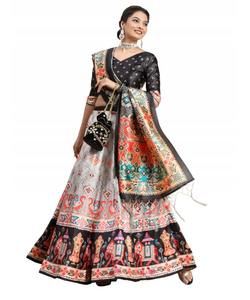 SezyPlus Taille Mariage LehengaCholi pour Femme en Rouge avec Perle Travail et Chunni Lourd - Product Image 2