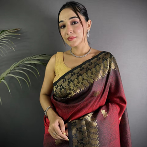 Saree en soie douce avec motif de paon Zari tissant un style de fête formel élégant - Product Image 1