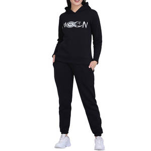 Chándal de Mujer con Diseño Adornado con Pedrería Brillante, Estilo de Estampado Floral Digital - Product Image 1