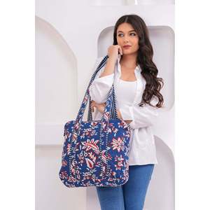 Sac fourre-tout matelassé en coton bleu floral fait main, grand format, tendance, avec broderie lettre ouverte, en toile écologique pour usage quotidien, hiver - Product Image 1