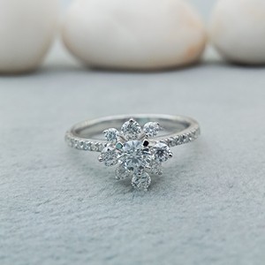 Anillo de Compromiso o Matrimonio Personalizable Chapado en Oro de 14k-18k con Diamante Solitario de Corte Brillante Redondo para Mujer, Diamante Cultivado en Laboratorio VVS - Product Image 1