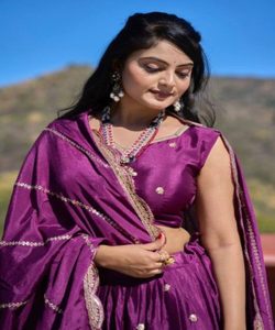 Lahenga choli ลาเวนเดอร์สำหรับสาวอินเดียกับงานปักมุกและกระจกออกแบบสำหรับงานรื่นเริงปาร์ตี้ - Product Image 4